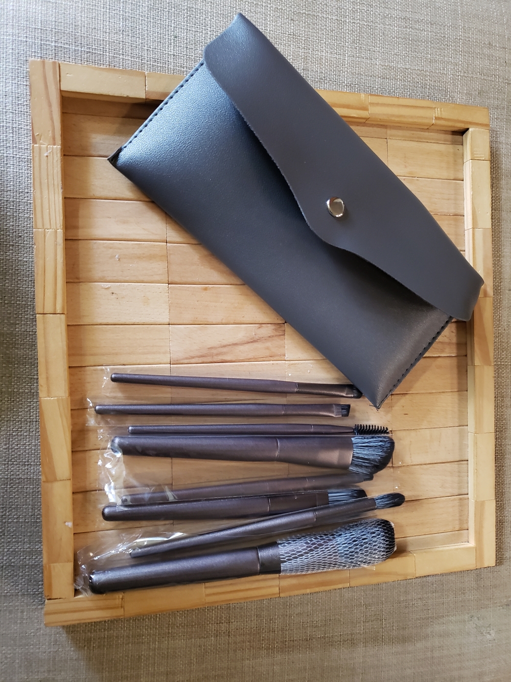 Source Unknown Gray Makeup Brush Set with Carry Case